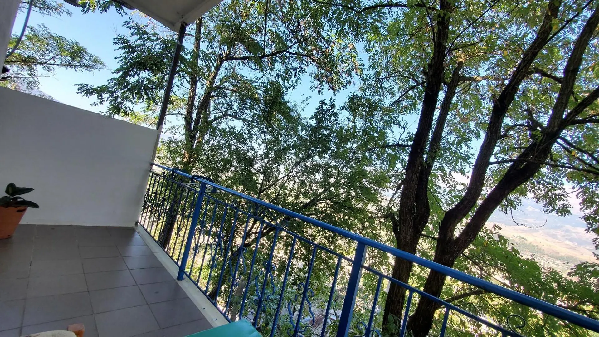 Clockwise Guestrooms Гирокастра