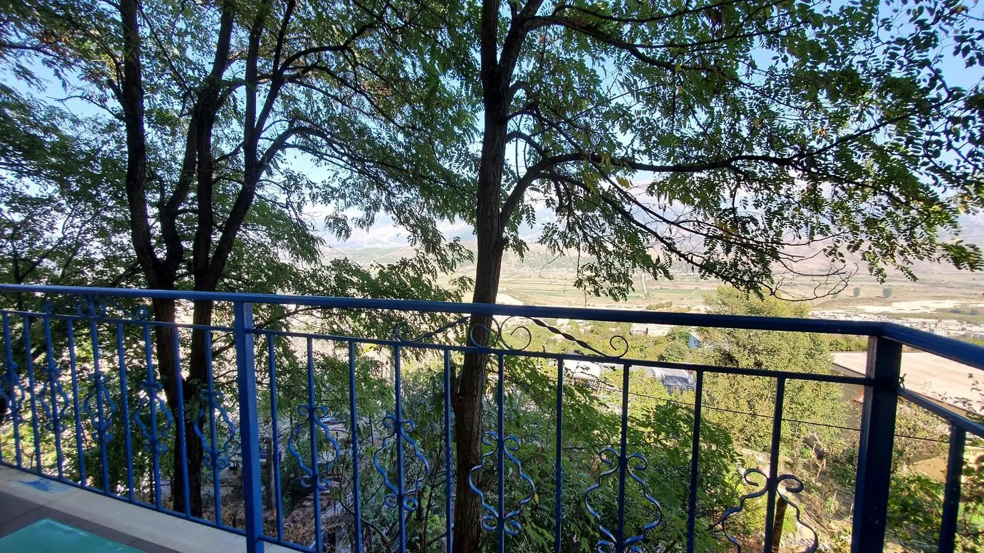 Clockwise Guestrooms Гирокастра Гостевой дом